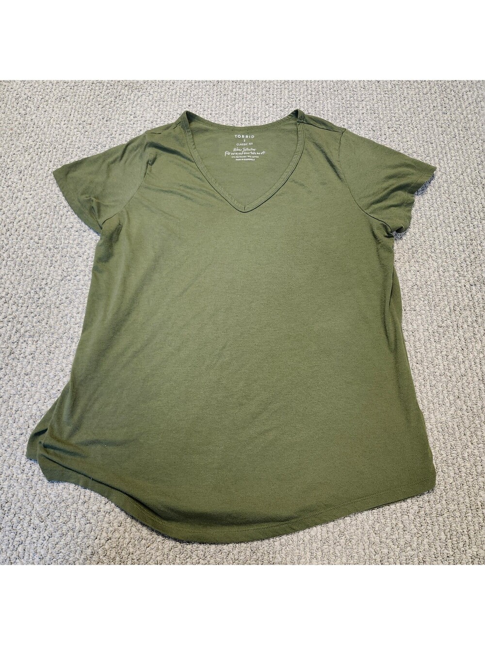Torrid Classic Fit Green V-Neck T-Shirt Size 2